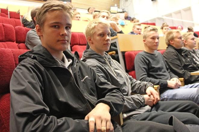 Ähtärissä kutsunnat koskivat muun muassa Anttoni Hietakangasta (vasemmalla), Miika Uusitaloa, Kasper Väänästä, Arttu Hautoniemeä ja Arttu Syvänperää. KUVA: REIJO HEIKKILÄ