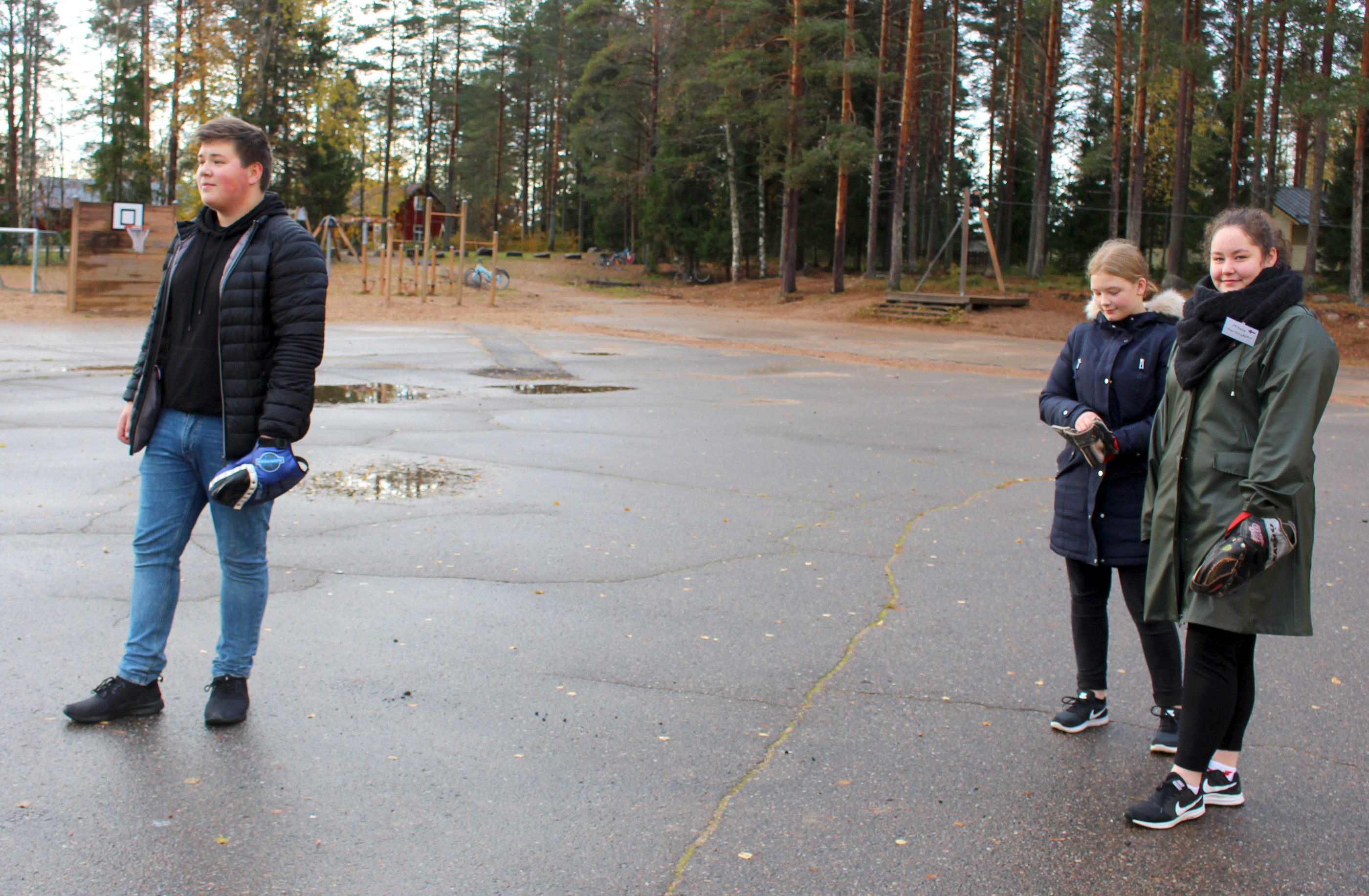 Färsaarelaiset Rôgvi Karbech Mauritsen, Maria Elidabet ja Mikaela Martinsdöttir olivat kokeneet olevansa tervetulleita Kestilään niin koululla kuin heidät majoittaneissa perheissä.