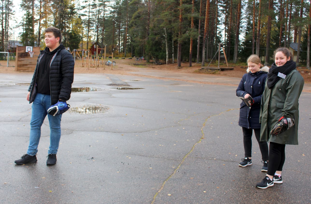 Färsaarelaiset Rôgvi Karbech Mauritsen, Maria Elidabet ja Mikaela Martinsdöttir olivat kokeneet olevansa tervetulleita Kestilään niin koululla kuin heidät majoittaneissa perheissä.