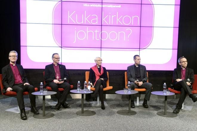 Kansanedustaja Ilkka Kantola, Espoon hiippakunnan piispa Tapio Luoma, teologian tohtori Heli Inkinen, lähetysjohtaja Ville Auvinen ja Porvoon hiippakunnan piispa Björn Vikström arkkipiispaehdokkaiden kolmannessa ja viimeisessä vaalipaneelissa 1. helmikuuta 2018. LEHTIKUVA / HEIKKI SAUKKOMAA