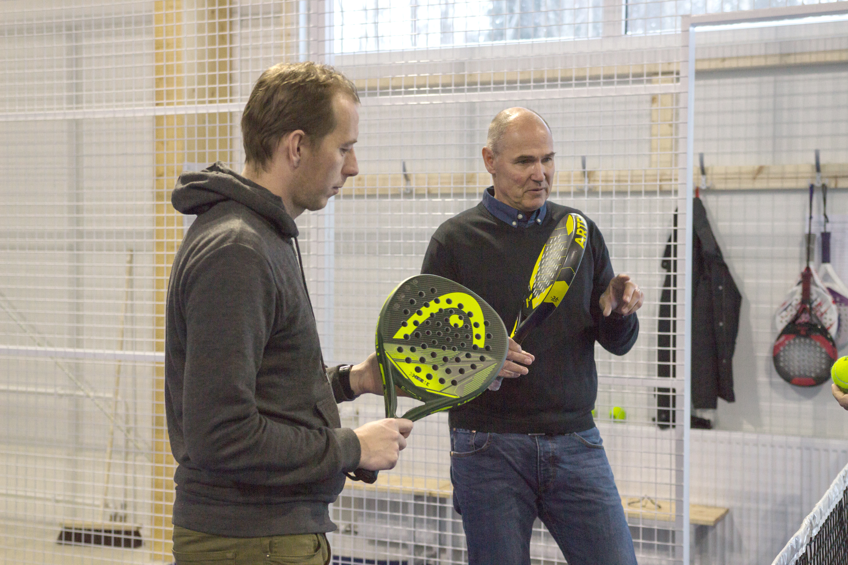 Padel on vauhdikas peli, tietävät Ilkka Tahkola ja Seppo Joensuu.