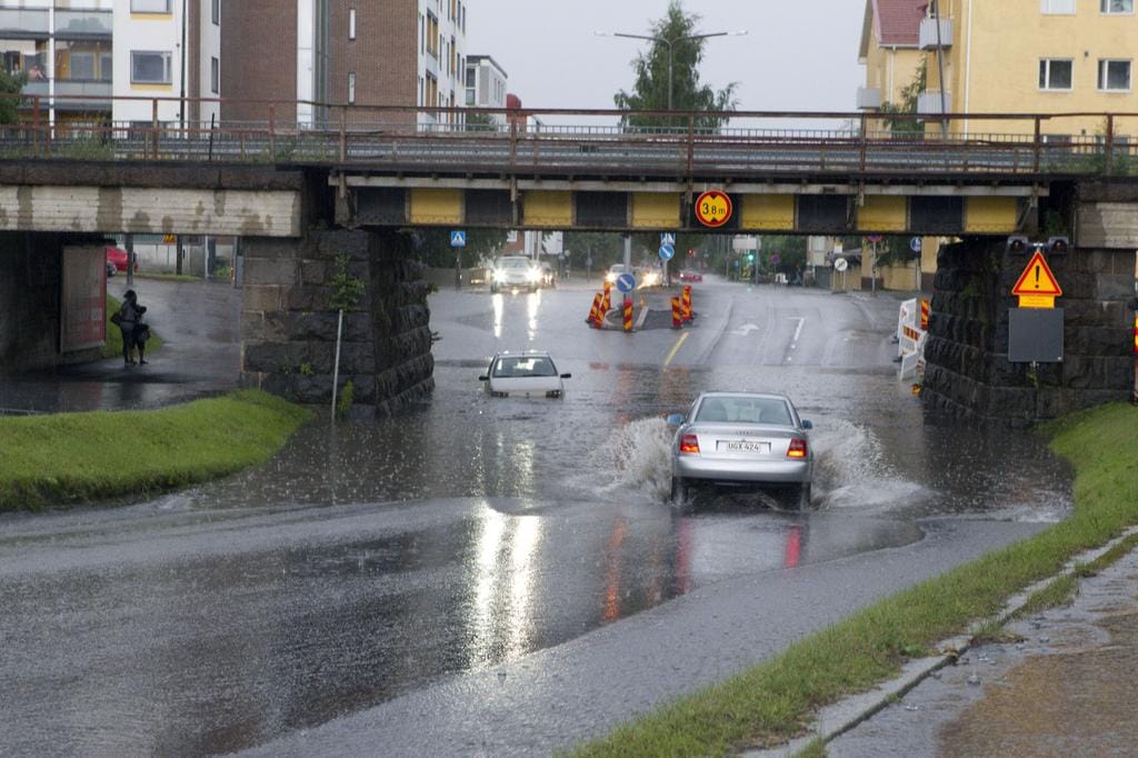 Autonomistajille tulvasta aiheutuneita vahinkoja ei korvata. Esimerkiksi Tapiolan kaskovakuutuksessa ei korvata vahinkoja, jotka aiheutuvat ajoneuvon kuljettamisesta osittain tai kokonaan veden peittämillä teillä
