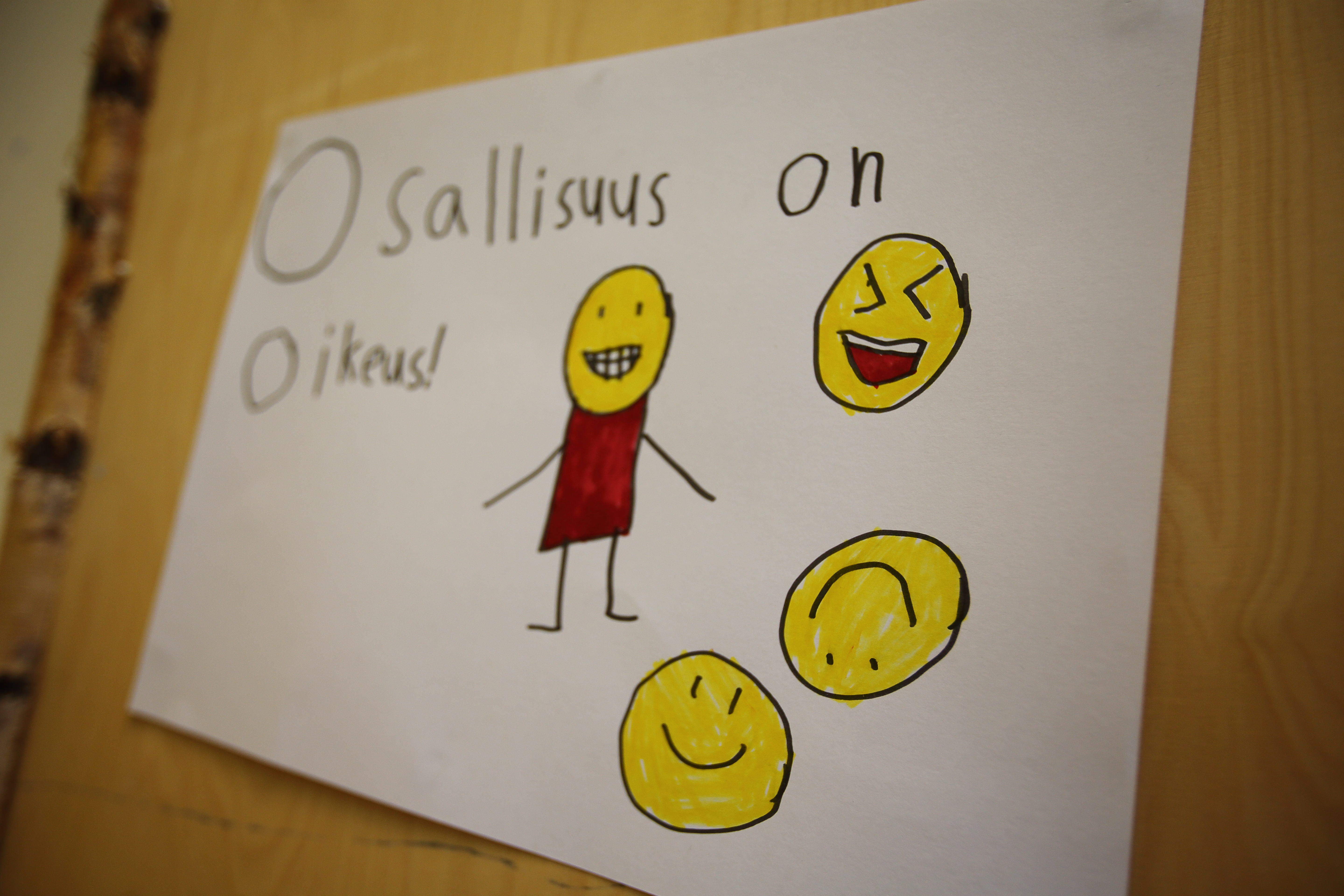 Lapsen oikeuksien viikko näkyy ensi viikolla eri puolilla Suomea. Tämän työn on tehnyt Pateniemen koulun oppilas Eeli Suronen.