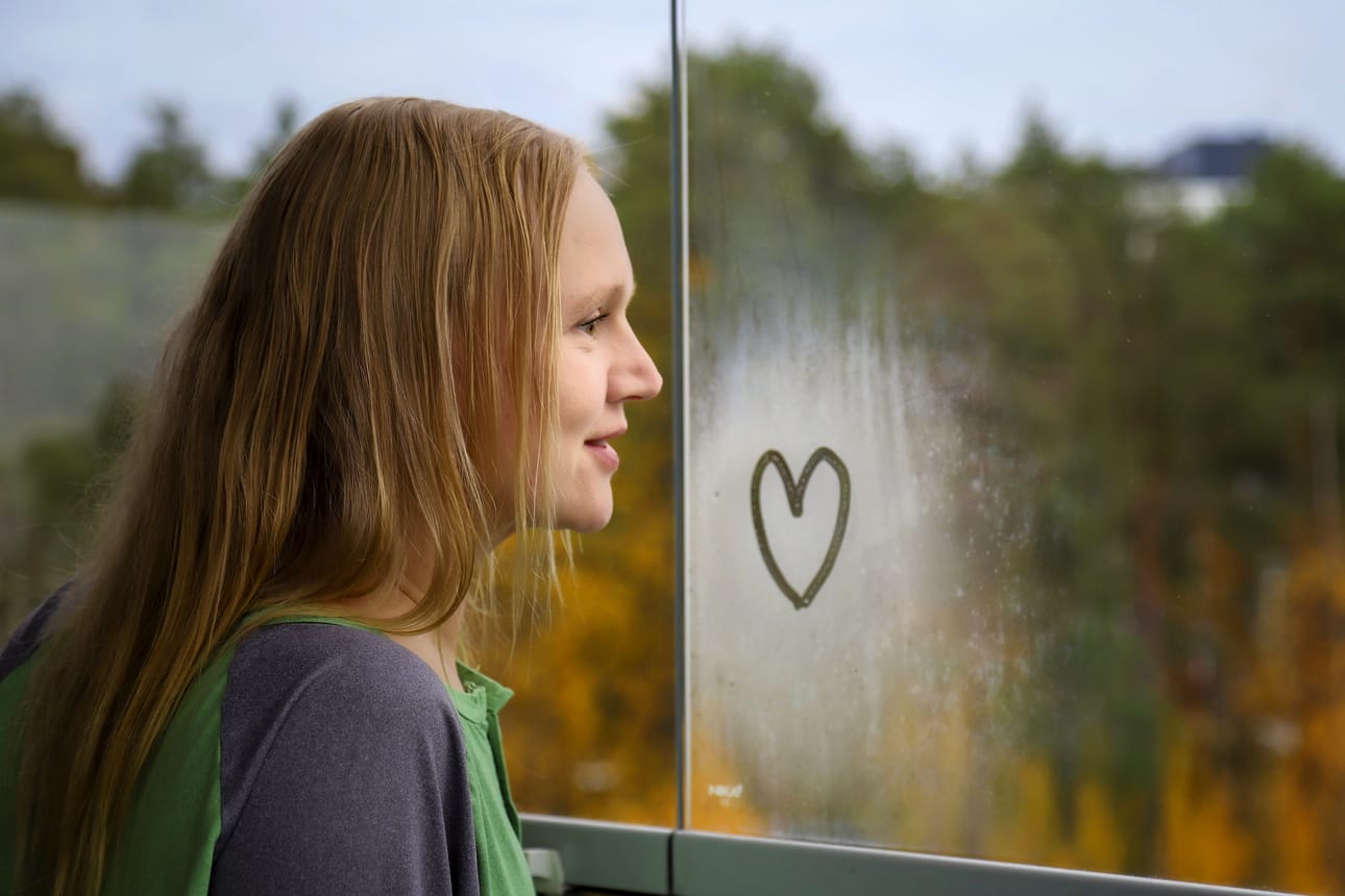 Äänten äärellä -tilaisuus lähestyy psykoosia ja äänten kuulemista ennen kaikkea toivon, toipumisen ja ihmisyyden näkökulmasta. Kuvassa Anne Kämäräinen.