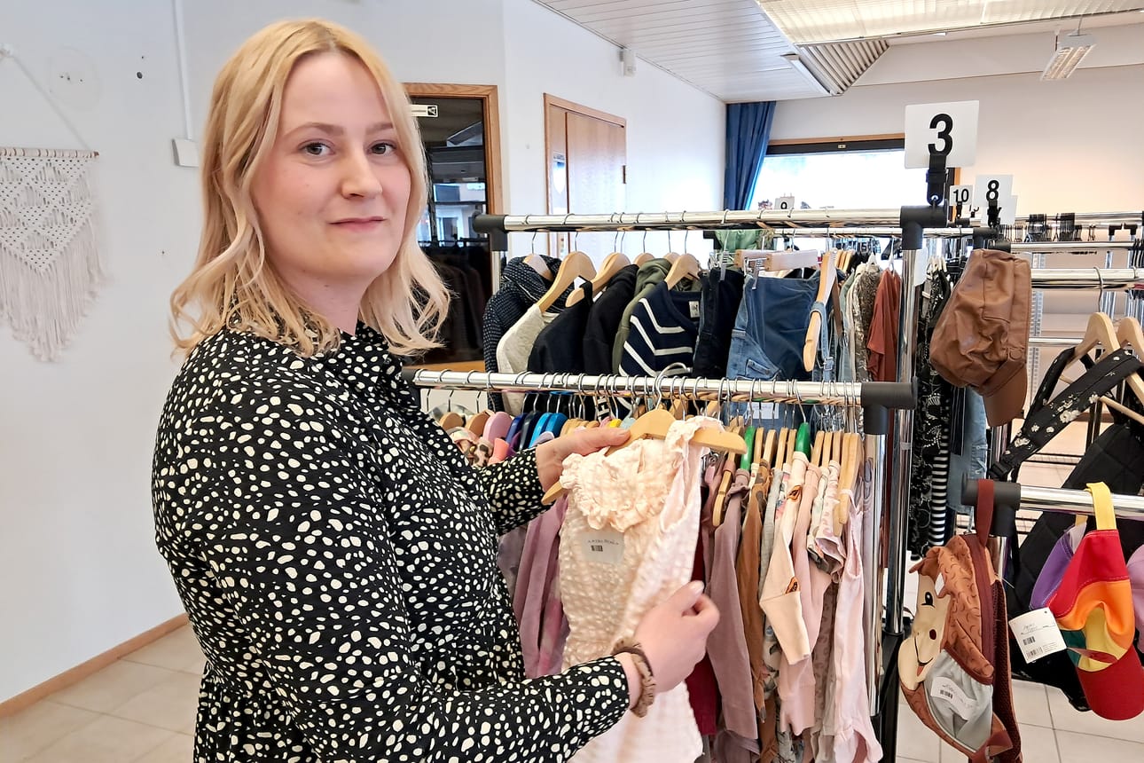 Miia Heikkilä aloittaa yrittäjänä Tornion Putaalla ja avaa kirpputorin lasten ja naisten vaatteille.