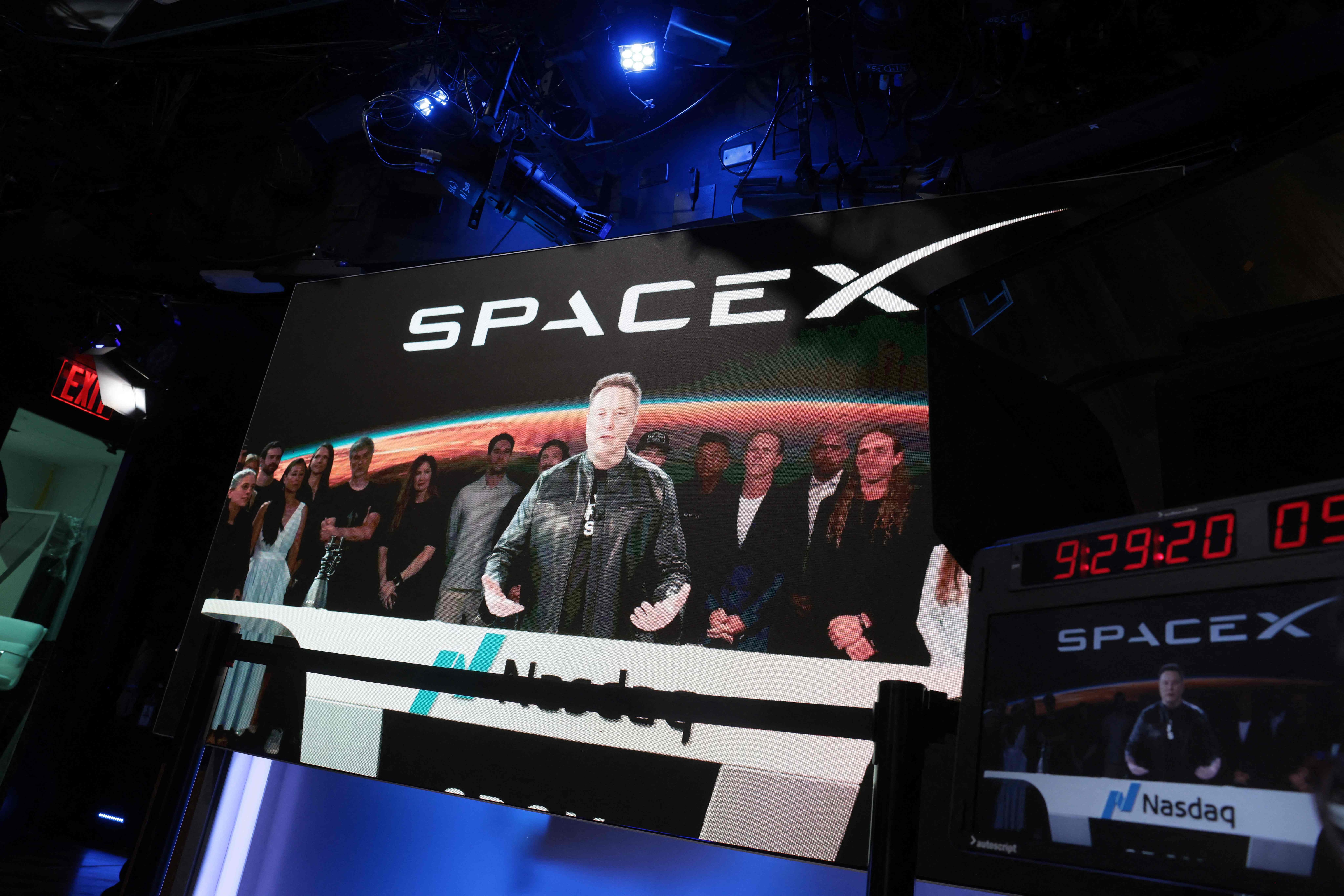 Elon Muskista tuli maailman ensimmäinen biljonääri, kun avaruusyhtiö SpaceX:n osakekurssi nousi yli 150 dollarin