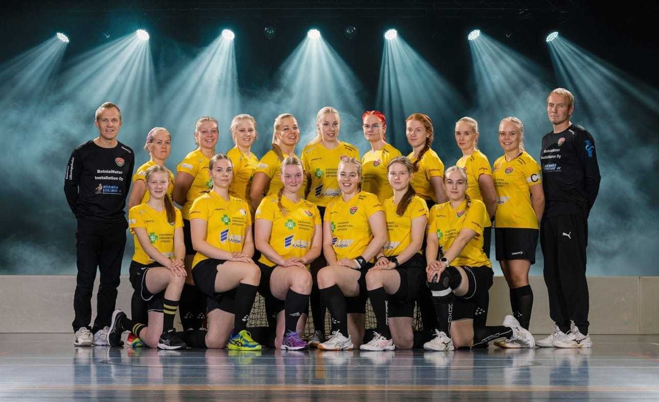 Wisan mainetta puolustaa tällä kaudella kokoonpano Jukka Rahkonen (takana vas.), Minna Hovila, Sini Rahkonen, Viivi Rahkonen, Iina Kokkila, Iina Hakala, Janina Mäenpää, Essi Peltoluhta, Mirka Toppari, Venny Hovila, Jukka Perälä, Aino Peltoluhta (edessä vas.), Sonja Mäkinen, Jenni Evälä, Neea Rintala, Iida Peltoluhta ja Krista Niemi. Kuvasta puuttuvat Katja Annala ja maalivahti Suvi Kujala.