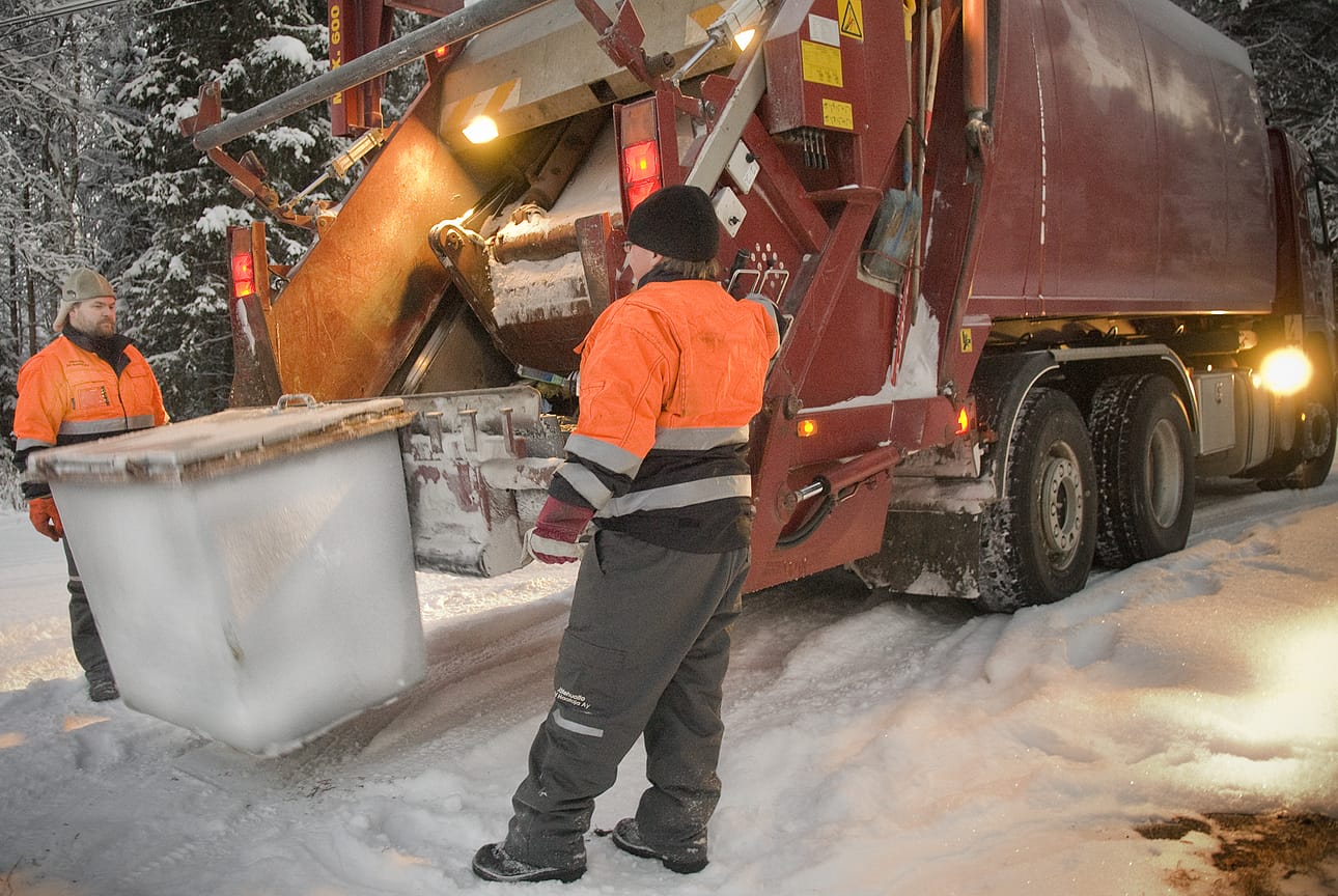Kuusamon jätehuoltoa ollaan kilpailuttamassa. Kaupungin järjestämän kilpailutuksen perusteella valittava yrittäjä huolehtisi jätteiden keräilystä vuoden 2014 alusta lähtien.
