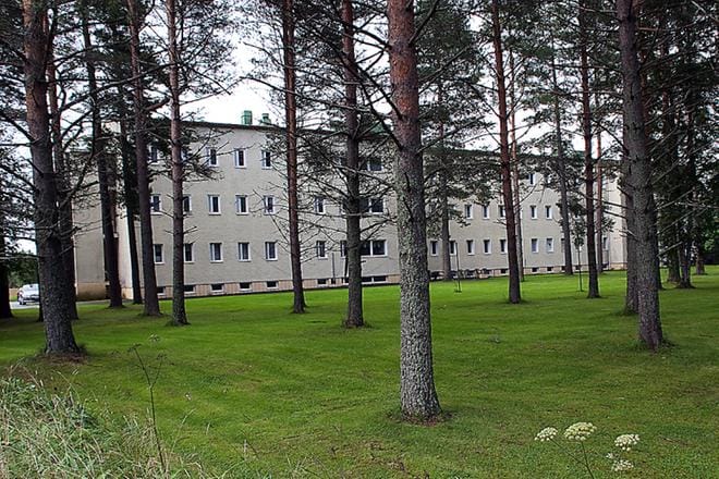 Lehtiharjun sairaala myytiin nettihuutokaupassa tammikuussa 4 800 eurolla, mutta kaupat on nyt peruttu ja kiinteistö taas myynnissä. ARKISTOKUVA: JORMA HAVULA