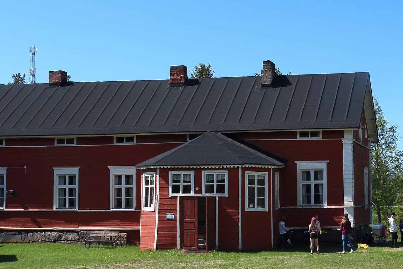 Henkilö V ja Vinsentti -näytelmä nähdään Annalassa elokuun ensimmäisenä päivänä.