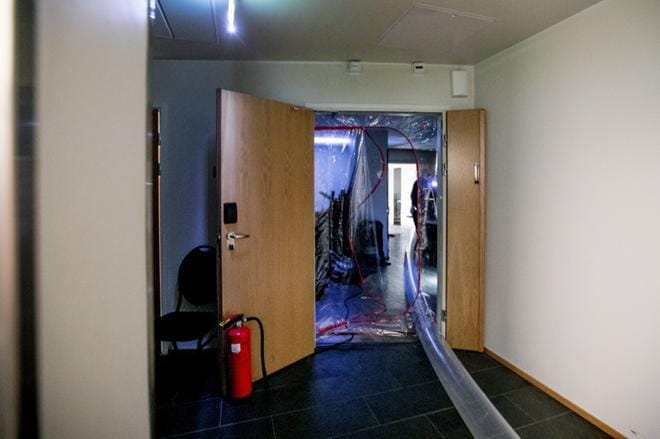 Rakennuksen kellarikerroksen saunaosasto tuhoutui tulipalossa käyttökelvottomaksi.