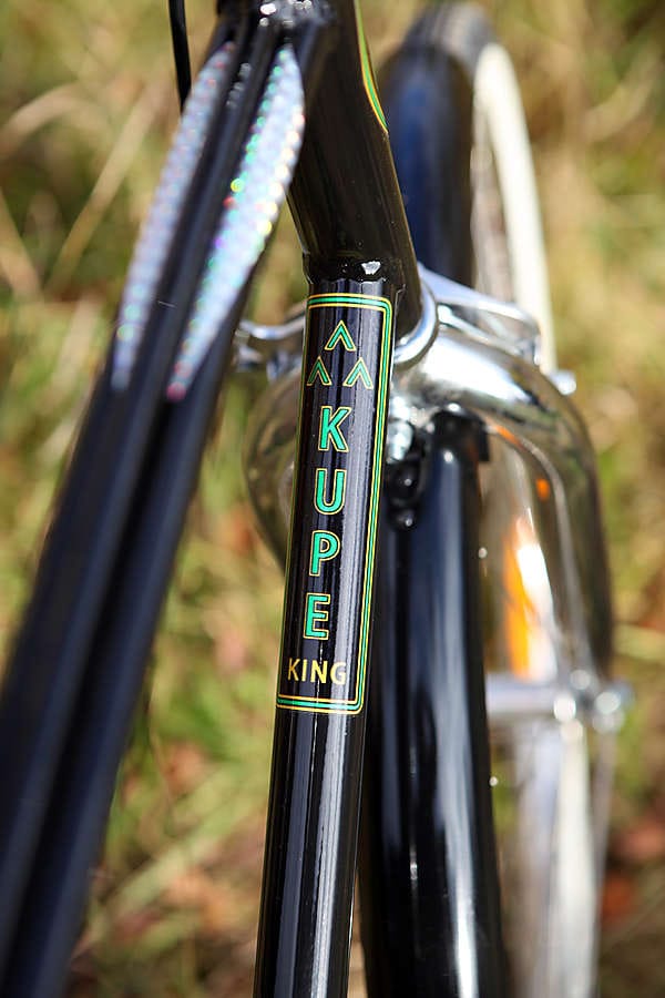 Oululaisen Ari Eskolan suunnitteleman ja valmistaman Kupe King -polkupyörän lähtökohtana on ollut retrohenkisyys ja paluu vanhoihin rauhallisiin aikoihin. Pyörää saa mustana, valkoisena, punaisena, sinisenä ja vihreänä.