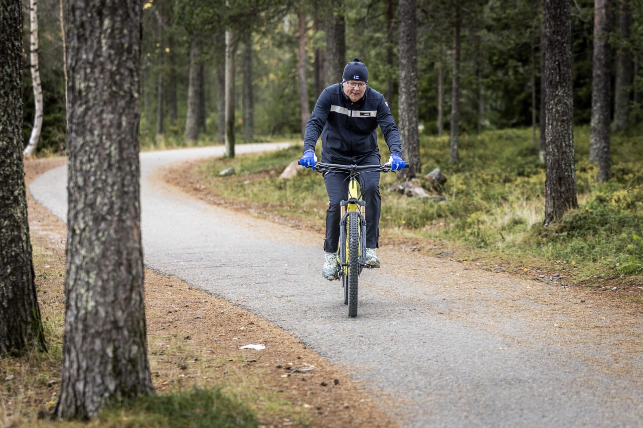 Reijo Jylhä harrasti nuoruudessaan pyöräilyä SM-mitalitasolla. Pyörä on ollut hyödyllinen apuväline myös hiihtovalmentajan työssä.