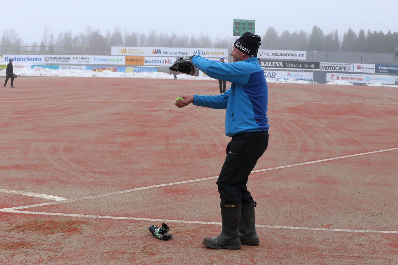 Pelinjohtaja Juha Karjaluodolta näyttäisi nousevan myös tolppasyöttö.