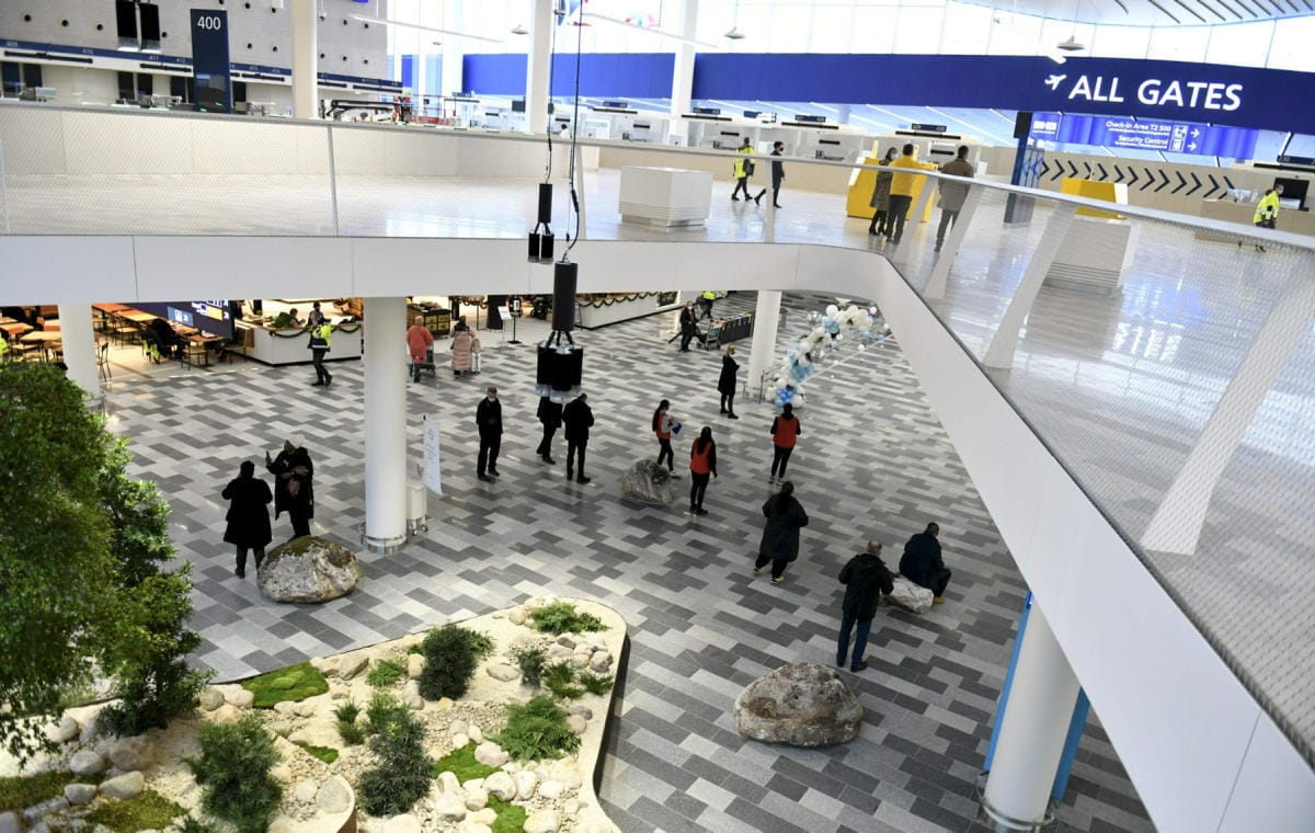 Suomen päätös jatkaa viisumihakemusten käsittelyä avaa venäläisille portit kaikkiin Schengen-maihin.