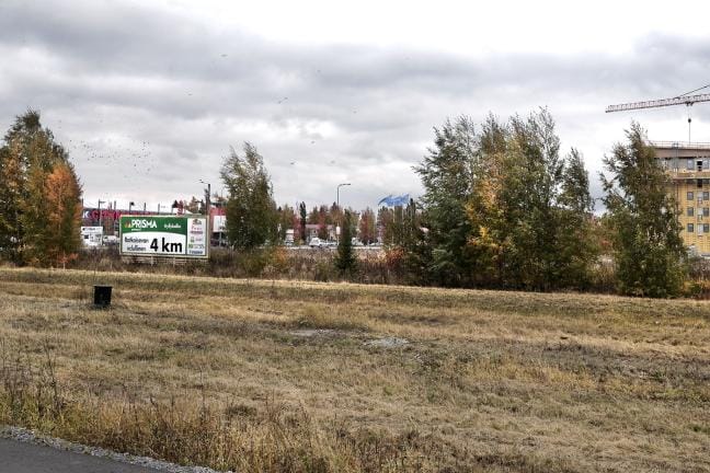 Sevaksen kerrostalon piti nousta tähän maisemaan Joupin Komiassakorttelissa. YIT Rakennus Oy:n ja Sevaksen neuvottelut kuitenkin kariutuivat. KUVA: JOUKO HÄNNINEN