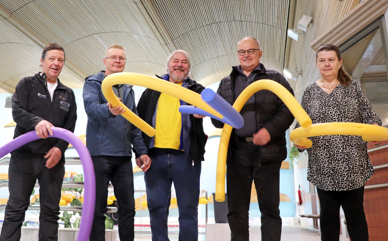 Vesiliiku elämäsi kuntoon -kampanjassa palkittuja asettui yhteiskuvaan Puikkarissa. Kuvassa Kauko Tervonen, Jouni Kokko, Paavo Ahonen, Juha Riekki ja Marja-Liisa Kurikka-aho.