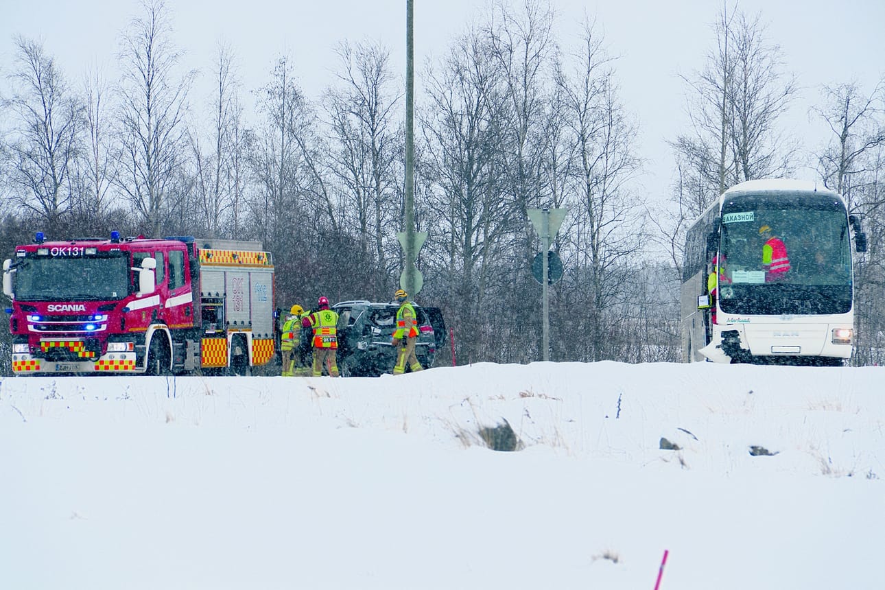 Pelastustoimi on paikalla selvittämässä tilannetta.