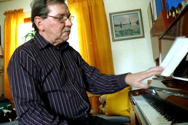 Vimpeliläinen Seppo Leppäaho kertoo, että Järviseudun Parkinson-kerho perustettiin vuonna 1998. ARKISTOKUVA: JOHANNA KATAJA