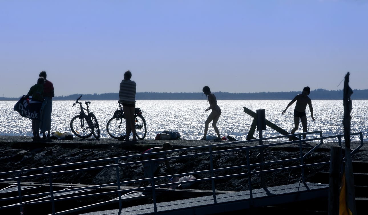 Kellon Kiviniemen uimaranta päätettiinkin säilyttää.