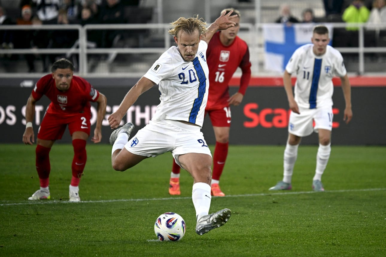 Ottelun avausmaalin viimeisteli Joel Pohjanpalo runsaan puolen tunnin pelin jälkeen. LEHTIKUVA / Markku Ulander