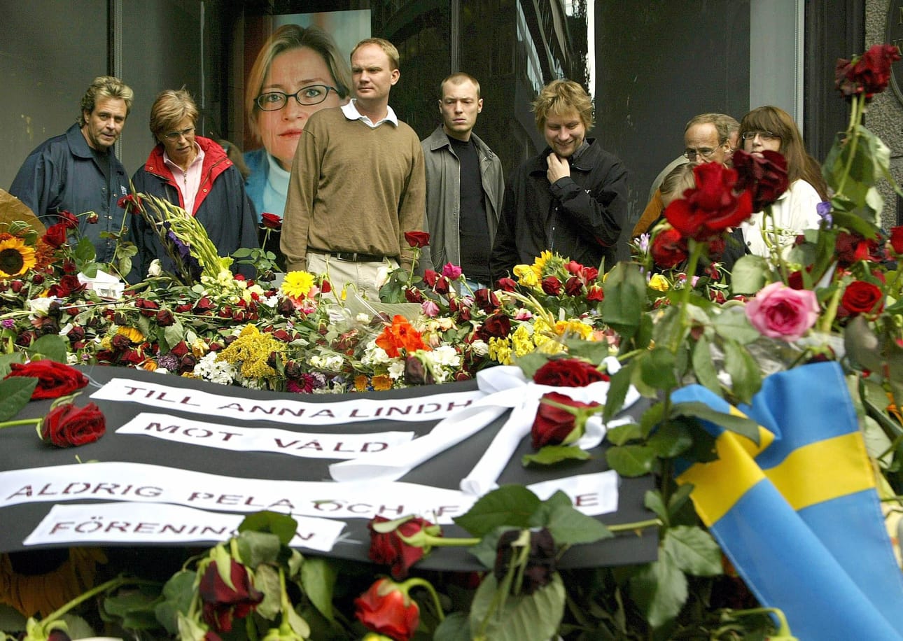 Ruotsin ulkoministeriä Anna Lindhiä puukotettiin NK-tavaratalossa Tukholmassa 10. syyskuuta vuonna 2003 ja hän kuoli sairaalassa seuraavana aamuna. LEHTIKUVA/AFP