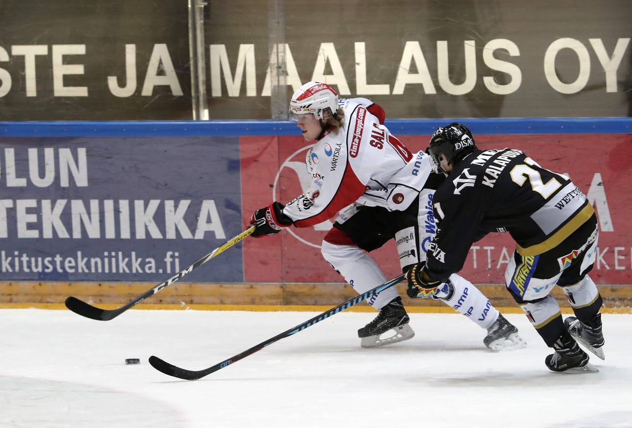 Vielä viime kaudella kärppäpaidassa pelannut Antti Kalapudas edustaa nyt Vaasan Sportia.