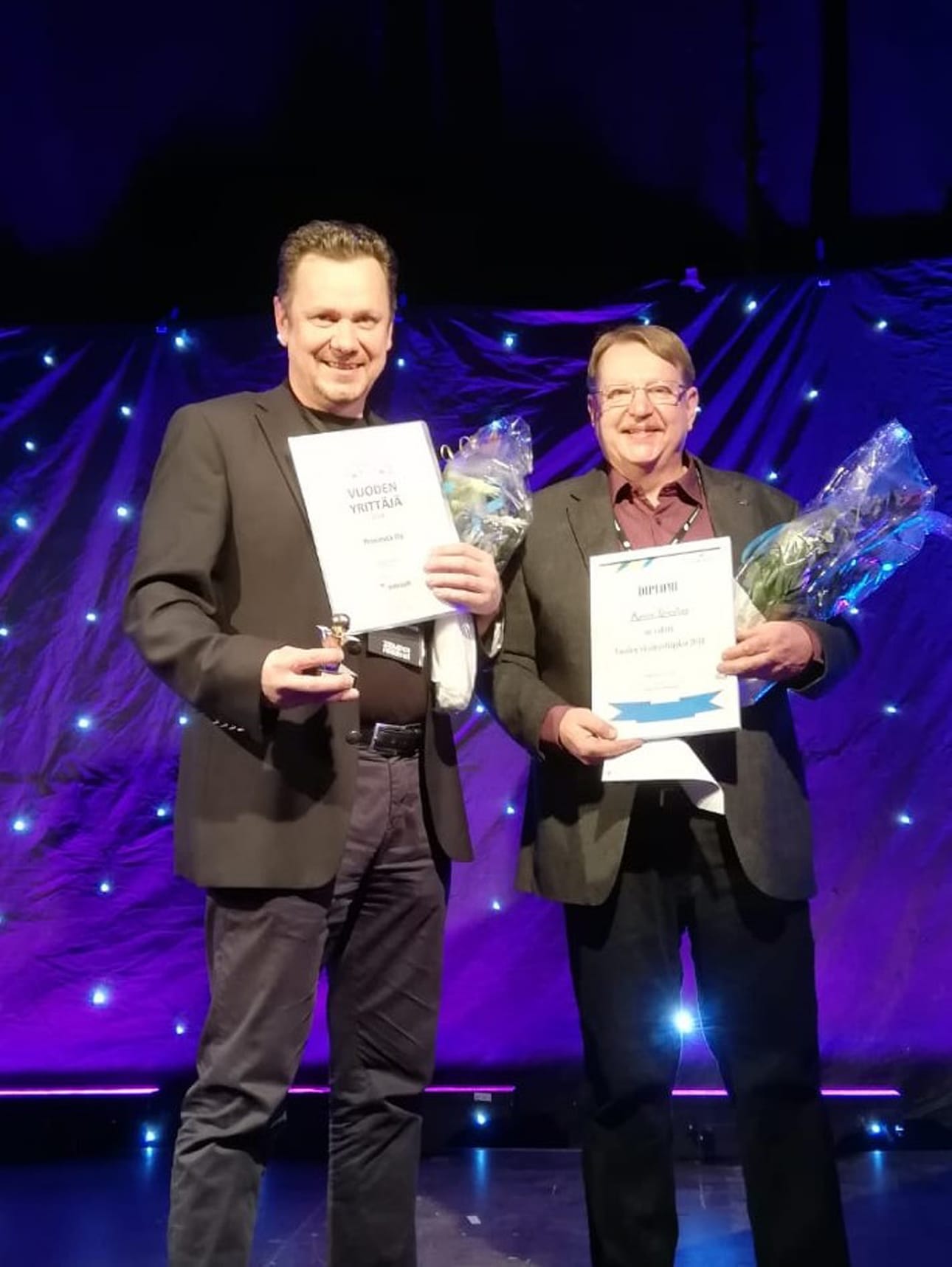 Kuvassa palkitut yrittäjät: Harri Talman Provestasta ja nuohooja Rauno Gärding.