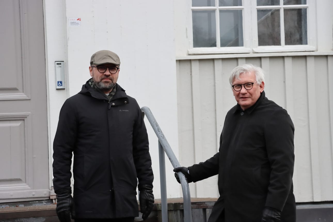 Tuomiorovasti Jussi Peräaho ja kirkkoneuvoston varapuheenjohtaja Jorma Kallio Lapualta ovat eri mieltä samaa sukupuolta olevien vihkimisistä kirkossa.