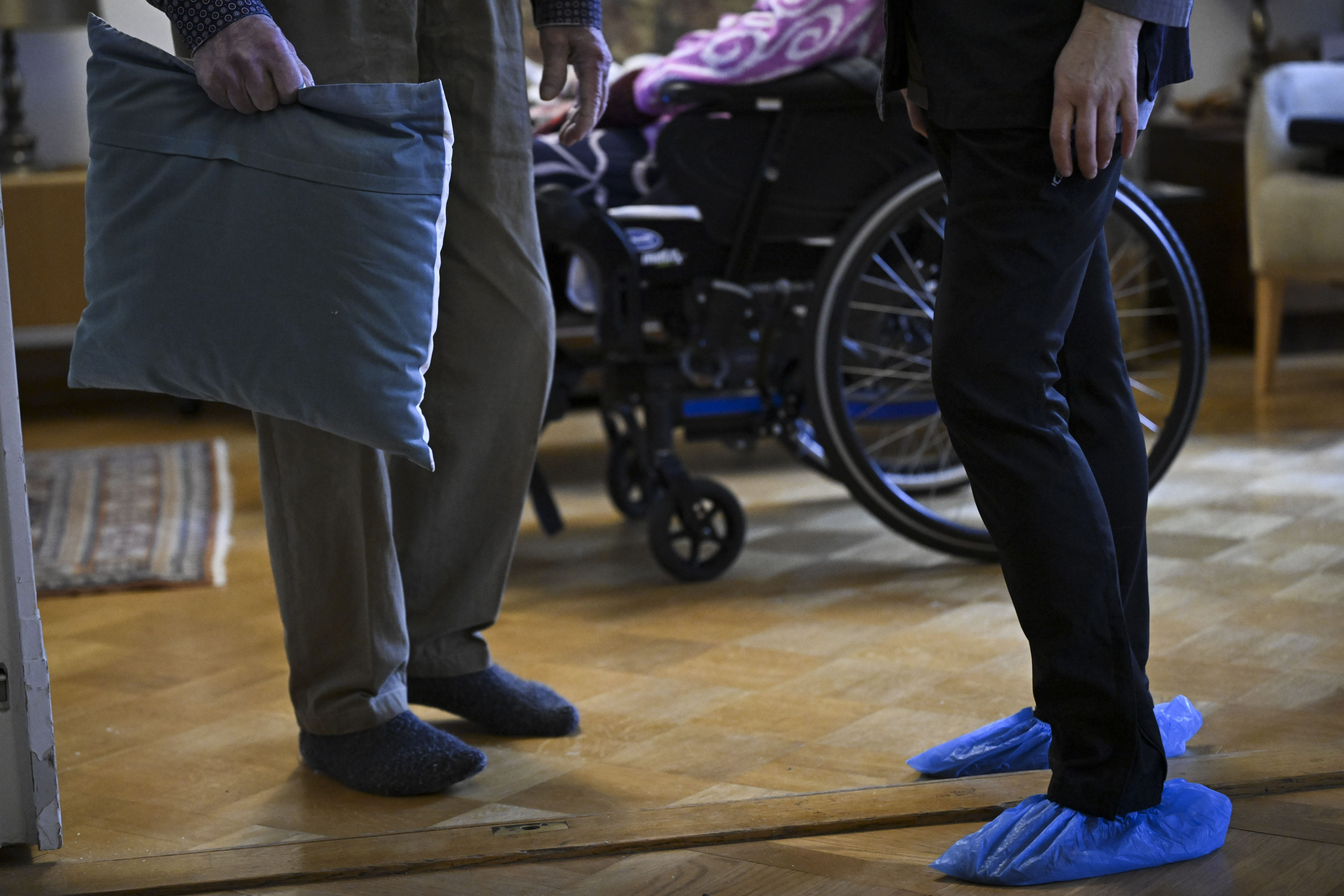 Hallitus aikoo säästää 100 miljoonaa sosiaalihuollosta – Yhtenä keinona asiakasmaksujen korottaminen