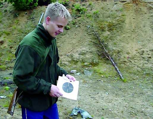Napakymppi. Jari Hyytisen mielestä metsästäjätutkintoon sai lukea tosissaan. Ennen metsästyskautta saa puolestaan keskittyä ampumaharjoitteluun.