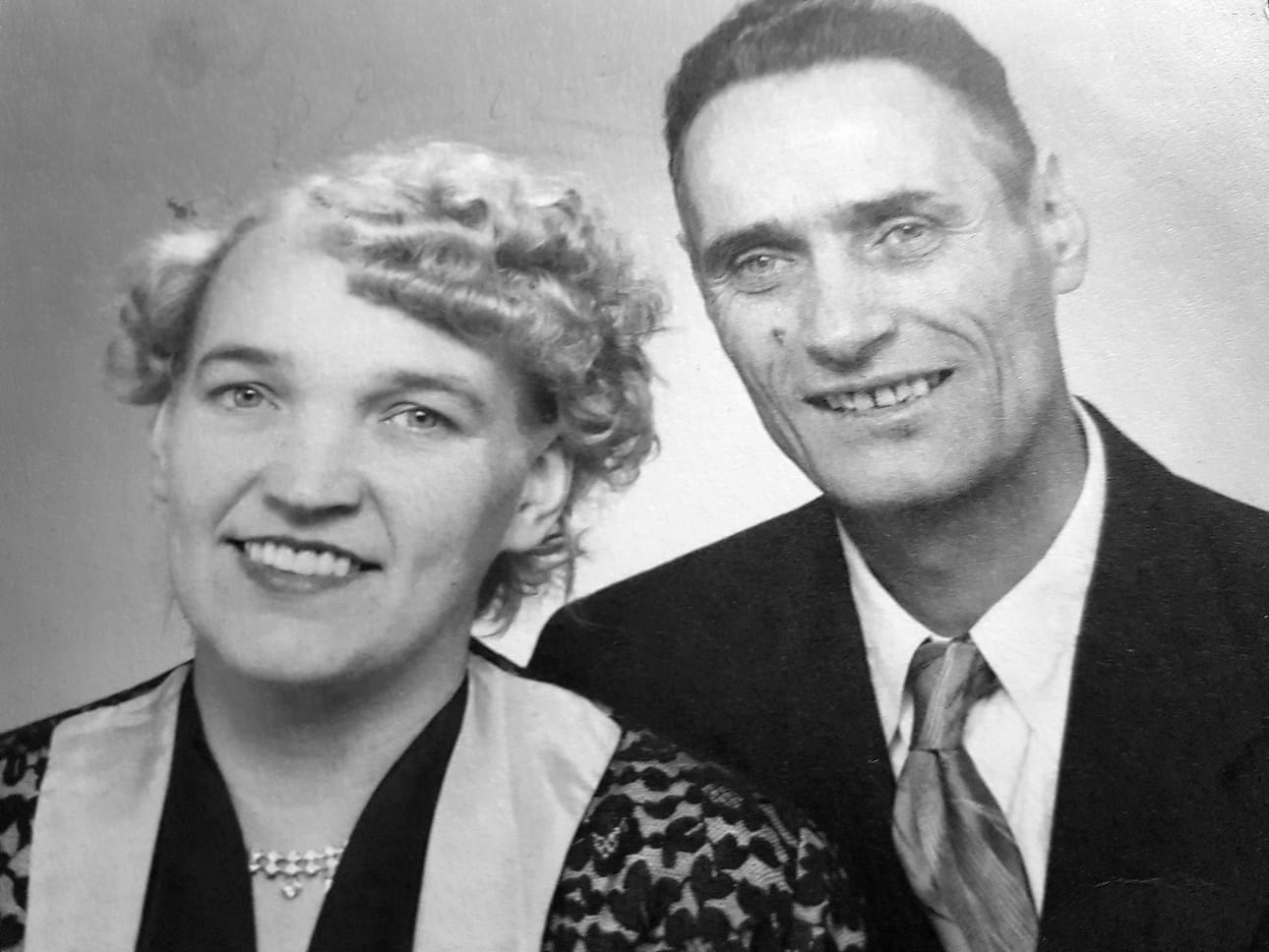 Sotilaskarkuri Hans ja tanssijatar Lea pakenivat Rovaniemeltä Ruotsiin syyskuussa 1944. Lähes 10 vuotta myöhemmin heistä tuli aviopari Gröning.