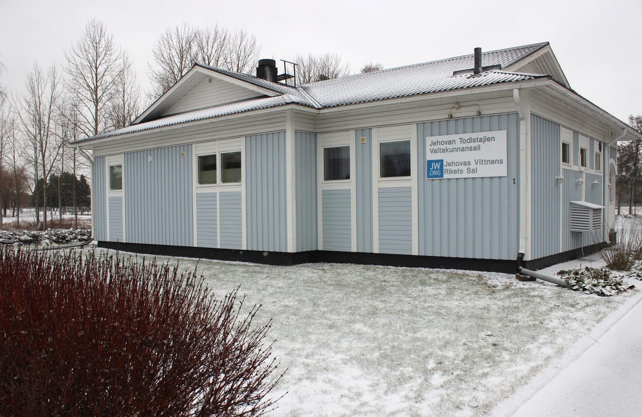 Nykyinen Jehovan todistajien valtakunnansali sijaitsee Kristiinan Kantakaupungissa. Se aiotaan purkaa uuden rakennuksen tieltä pois.