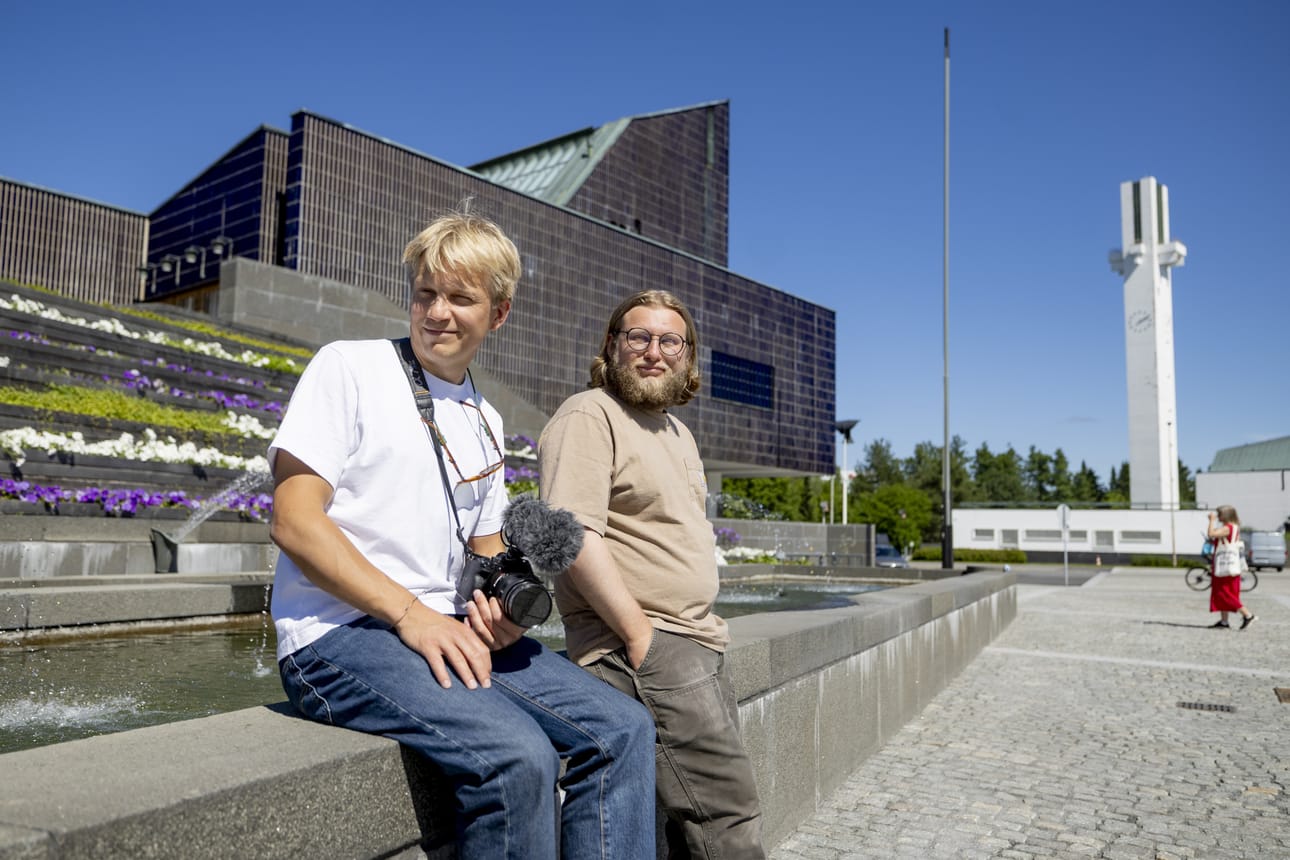 Jaakko Keso ja Brandon Jack tutustuivat Seinäjoen Aalto-keskukseen.