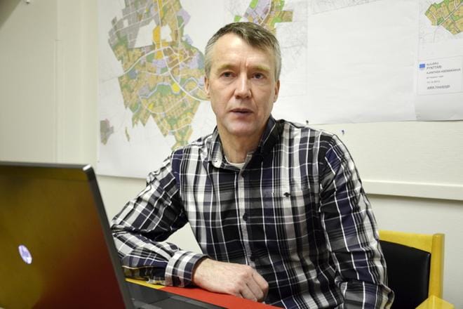 Maaseututoimen johtaja Jukka Kuoppala toivoo mahdollisimman suurta osallistujajoukkoa yhteistyössä ELY-keskuksen kanssa Alajärvellä 27.4. järjestettävään kolmituntiseen maatalousalan koulutukseen. KUVA: SAILA COLLANDER