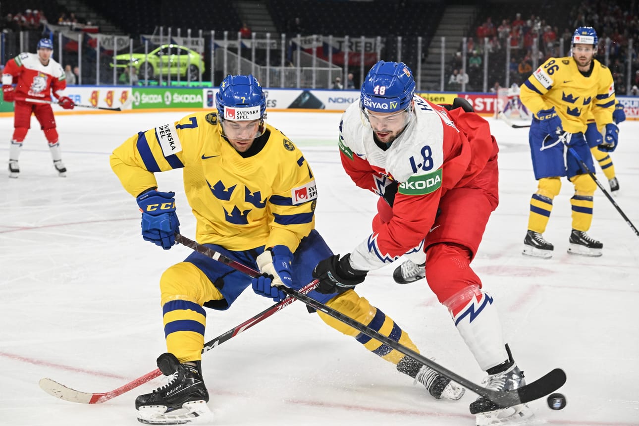 Ruotsi oli askeleen edellä Tsekkiä kuten Henrik Tömmernes kuvassa Tomas Hertliä.
