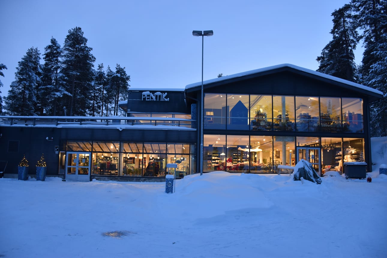 Uudistetuissa myymälätiloissa on muun muassa Lappi-osasto. Sisään- ja uloskäynti on nyt samasta paikasta.
