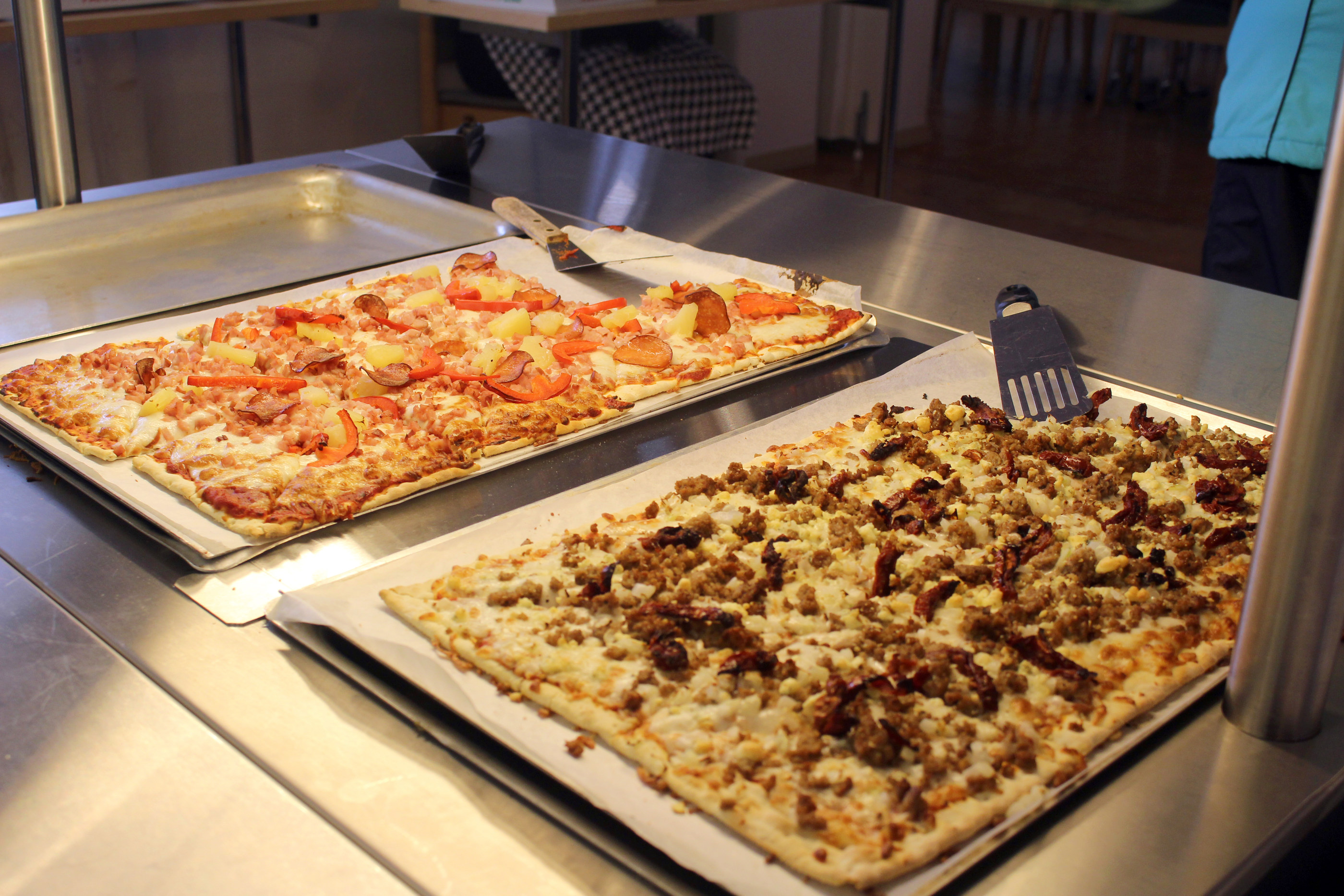 Pizza sopii yhteisvastuukeräyksen houkuttimeksi hyvin. Ainakin pyhäntästen mielestä.