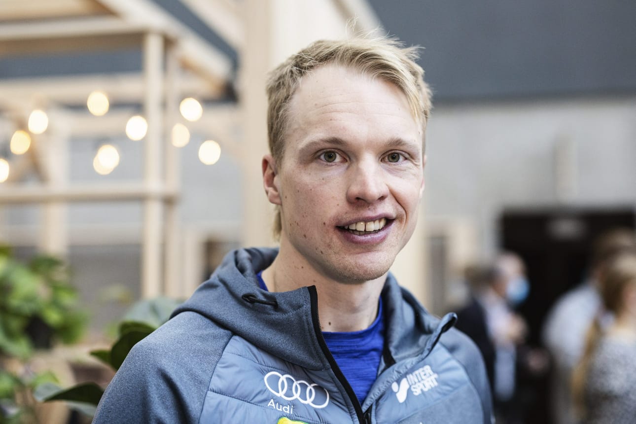 Raviohjastajan kortin keväällä suorittanut Iivo Niskanen on kilpaillut raveissa neljästi. LEHTIKUVA / Roni Rekomaa