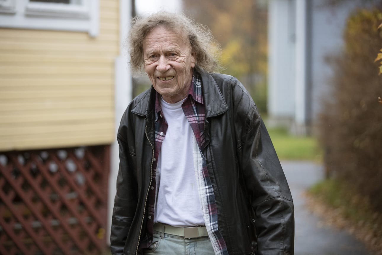 Elektronisen musiikin uranuurtaja Jukka Ruohomäki on kuollut 74-vuotiaana. Kuva on syksyltä 2020, jolloin Oulussa vietettiin Ruohomäen 50-vuotissäveltäjäjuhlaa.