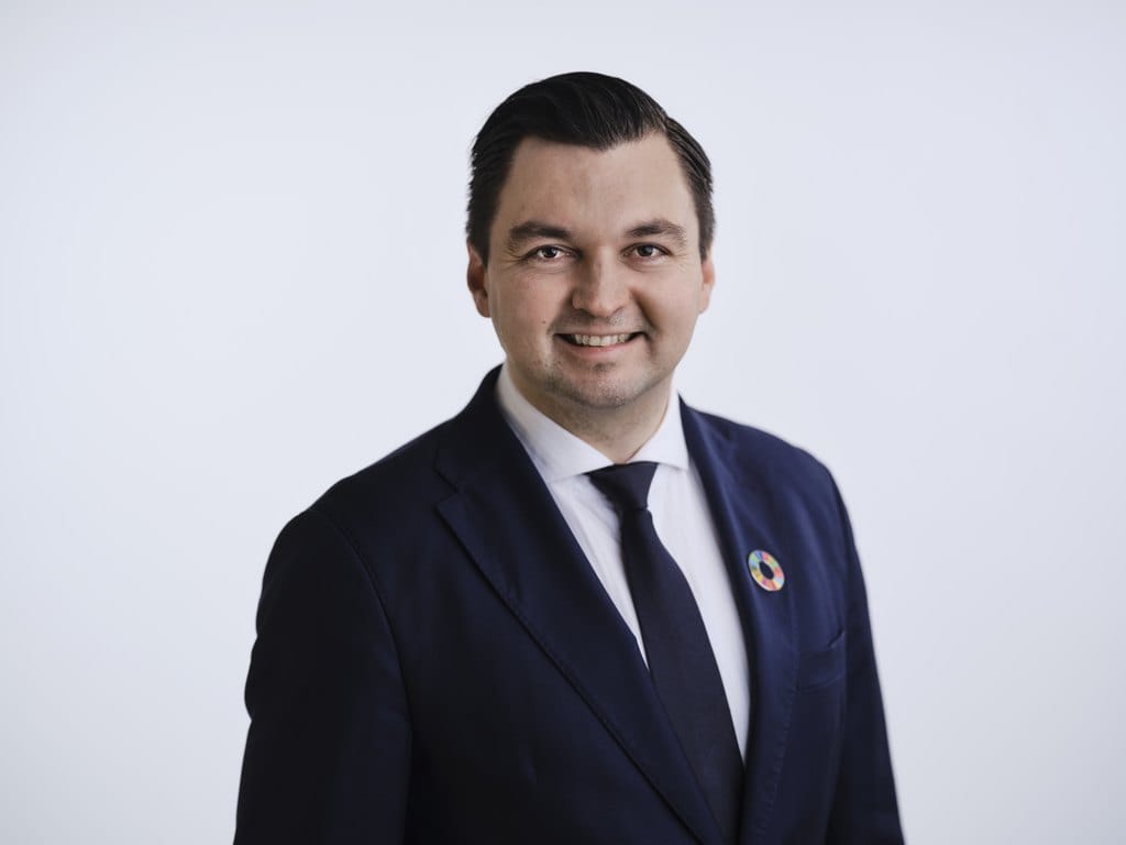 Joakim Strand (r.)
