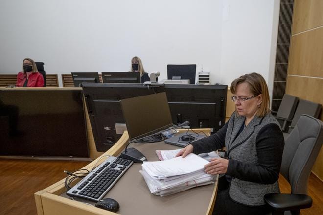 Aluesyyttäjä Jaana Nyrhinen avasi Ilkka-Pohjalaiselle pedofiilioikeudenkäynnin ensimmäistä istuntopäivää. Lapsiin kohdistuvan seksuaalirikosvyyhden näyttöä on punnitsemassa kolmen tuomarin kokoonpano. KUVA: JAAKKO ELENIUS