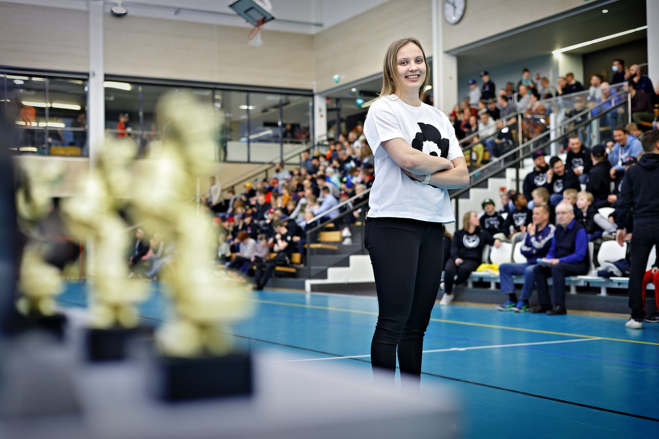 Naisleijonissa olympiapronssia saavuttanut Julia Liikala vieraili torstai-iltana mielellään kasvattajaseuransa S-Kiekko Juniorien päätöstilaisuudessa Seinäjoen urheilutalolla.