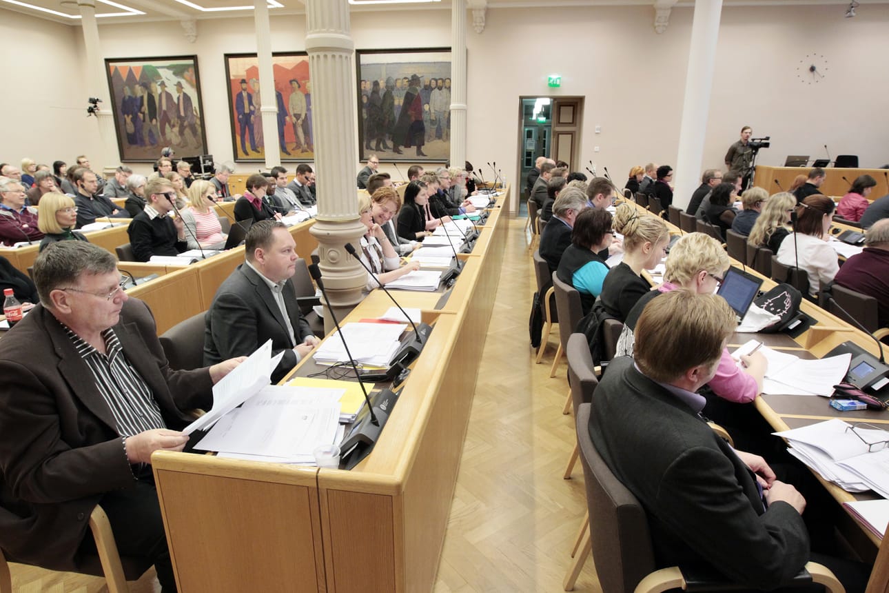 Oulun uudessa valtuustossa istuu aikaisempaa vähemmän Arinan edustajistoon kuuluvia.
