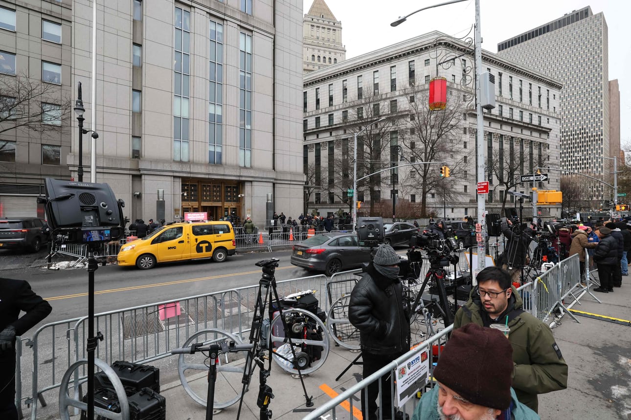 Venezuelan presidentti Nicolas Maduro tuotiin oikeuden eteen New Yorkissa maanantaina. Paikalle oli kerääntynyt suuri määrä mediaa.