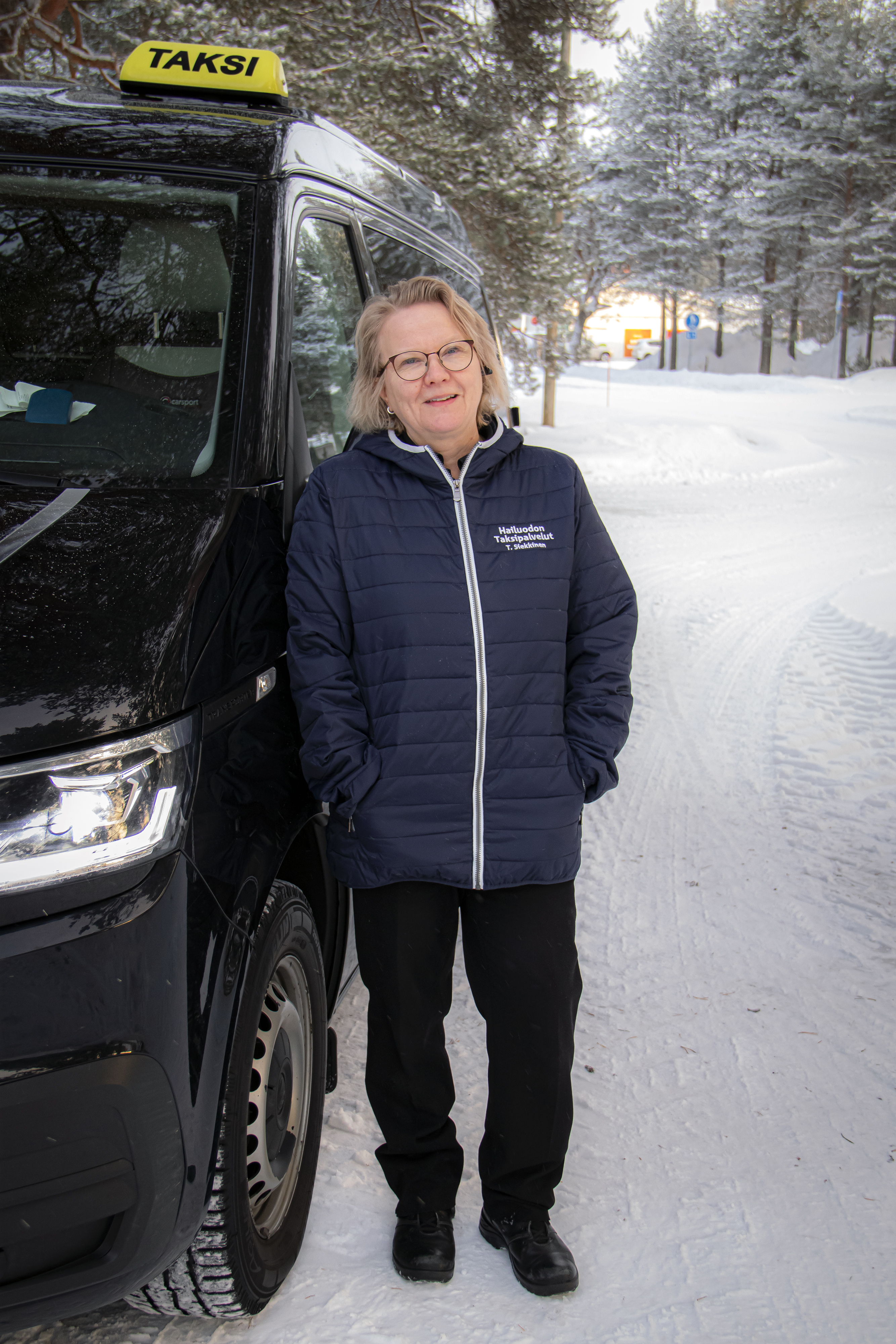 Asiakkaan tarpeet opitaan samaistumalla vammaan – taksinkuljettajat on koulutettu kohtaamaan erityisryhmiä