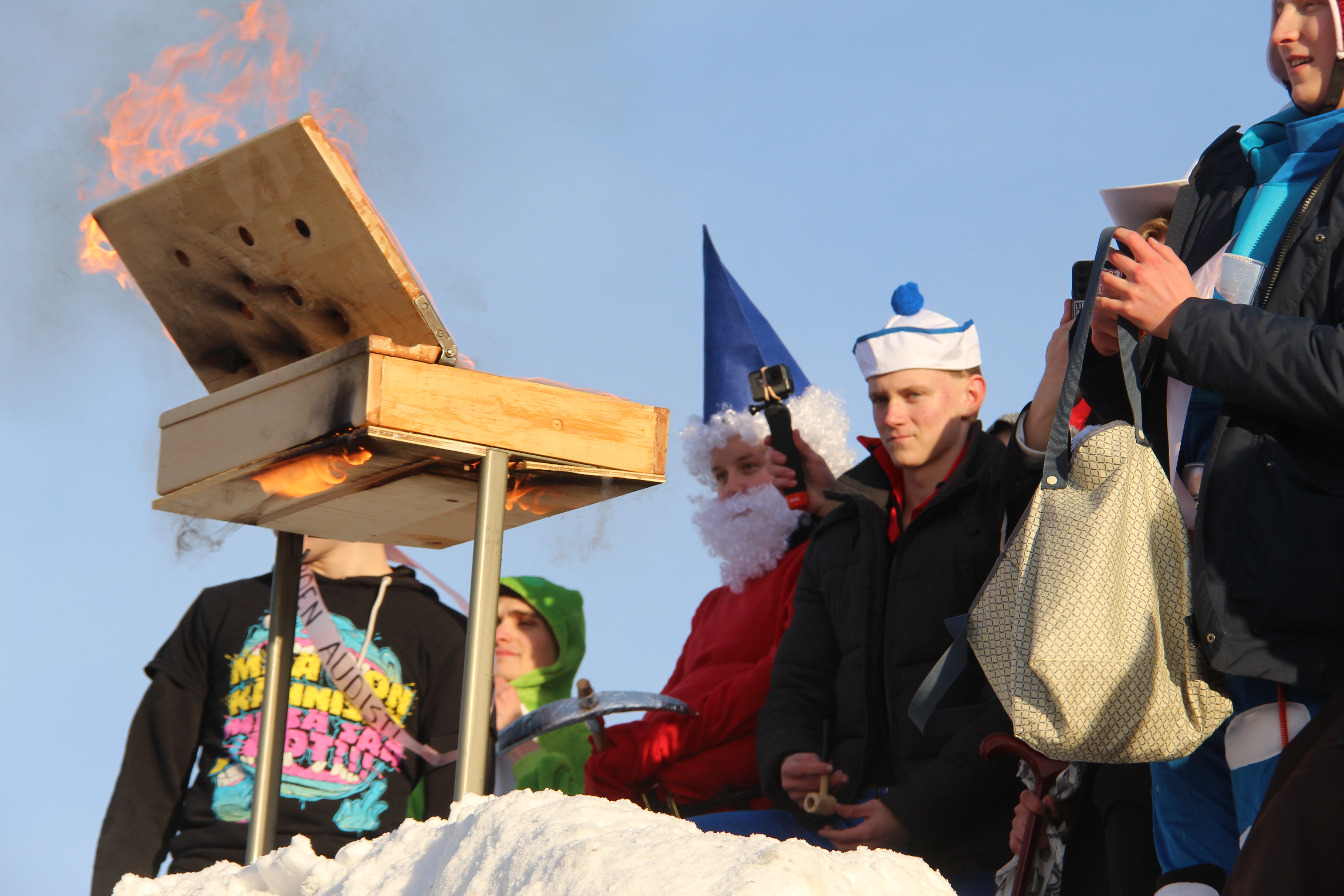 Katso video: Jälleen yksi puupulpetti on savuna ilmassa – Oulaisten ...