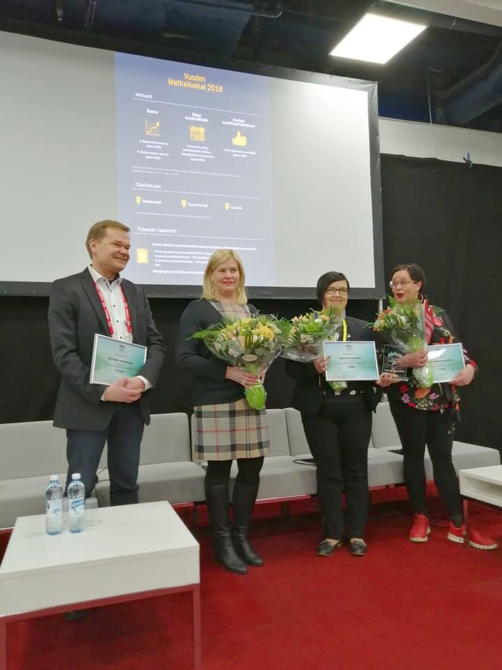Vuoden matkailualueeksi valittiin Espoo, toiseksi tuli Kanta-Hämeen maakunta ja kolmanneksi Itä-Lapin seutukunta, jonka palkinnon vastaanottivat kehittämispäällikkö Dina Solatie Itä-Lapin kuntayhtymästä ja elinkeinokoordinaattori Veli-Matti Ruotsalainen Posiolta.