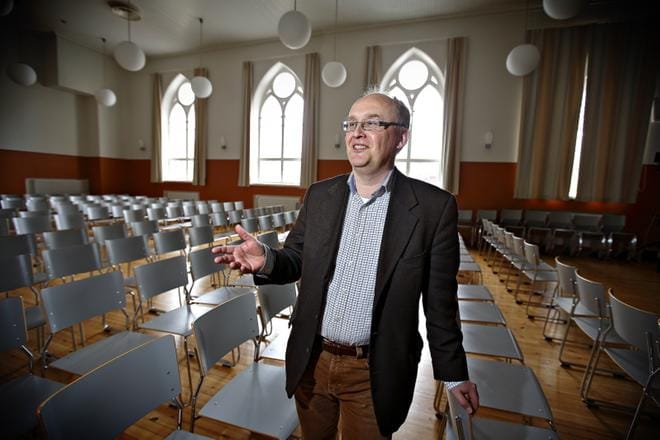 Vaasan lyseon lukion rehtori Jaakko Perttu on lisännyt lukion kansainvälisyyskasvatusta. Hän uskoo, että sana kiinnostavista opinnoista on kiirinyt, sillä tänä keväänä lyseoon oli hakijoita ennätysmäärä. Arkistokuva: Tomi Kosonen