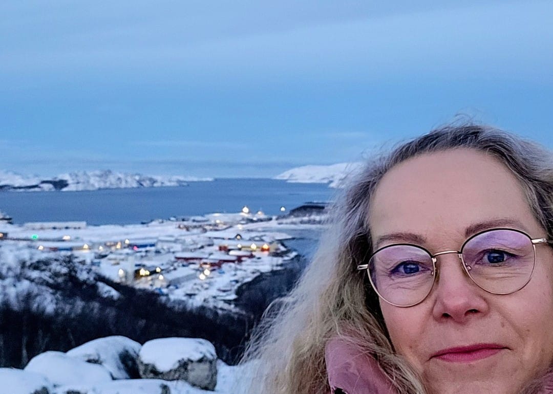 Sairaanhoitaja Malla Roininen viihtyi paitsi Norjan maisemissa myös työssään Hammerfestissa ja Kirkkoniemessä.